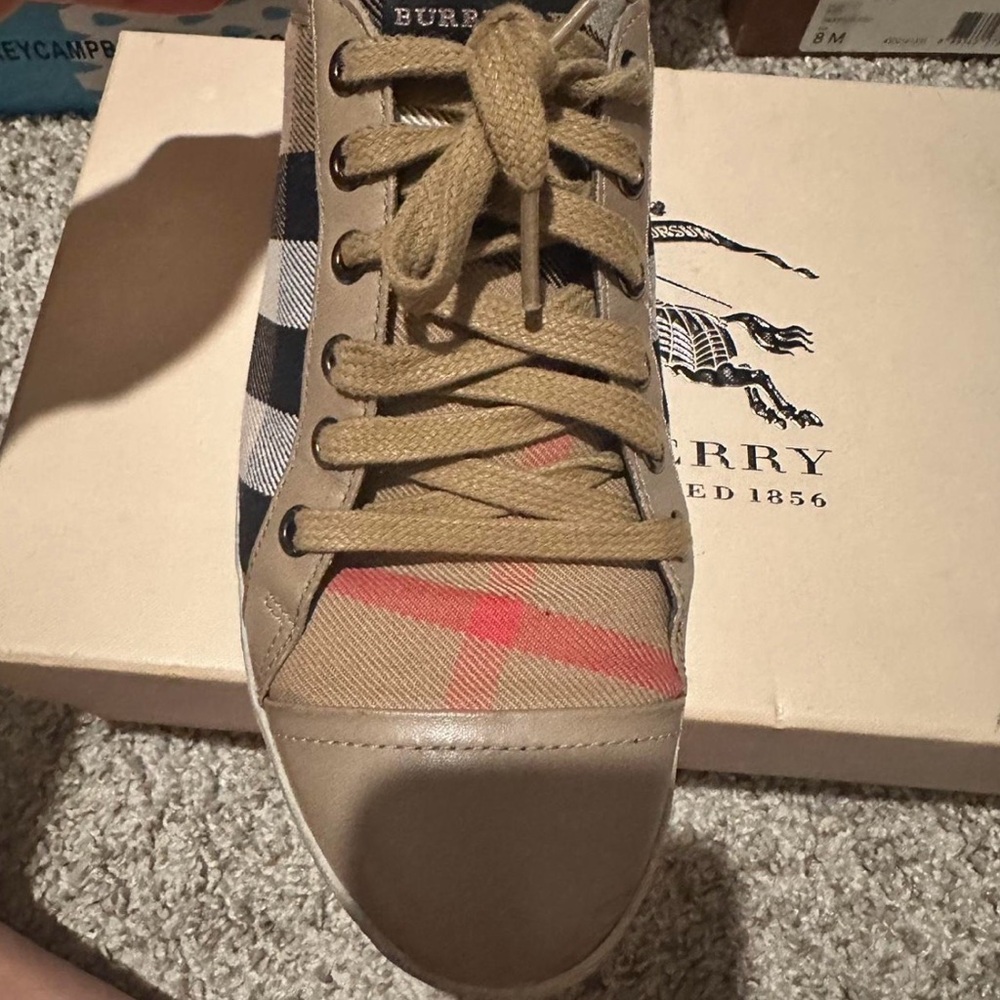 Burberry Cream and Black Logo Cloth - Picture 4 of 7
